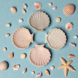 Plato de conchas marinas: joyero, decoración costera, plato apilable, bandeja para joyas, decoración del hogar e ideas para regalos.