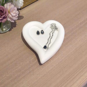 Plato en forma de corazón: Adorno de hormigón, bandeja para joyas, posavasos / Decoración elegante para el hogar / Ideas románticas para San Valentín, Romance minimalista