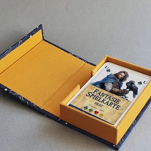 Jeu de cartes fantaisie dans une boîte en lin avec fermeture magnétique