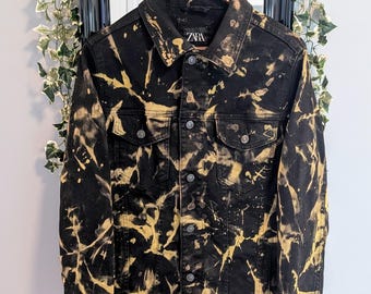 Giacca in denim nero riciclato, tie-dye con lampi gialli, tinta a mano, taglia M