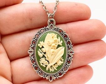 Collar de lirio de los valles con camafeo