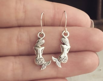 Pendientes de sirena pequeños de plata