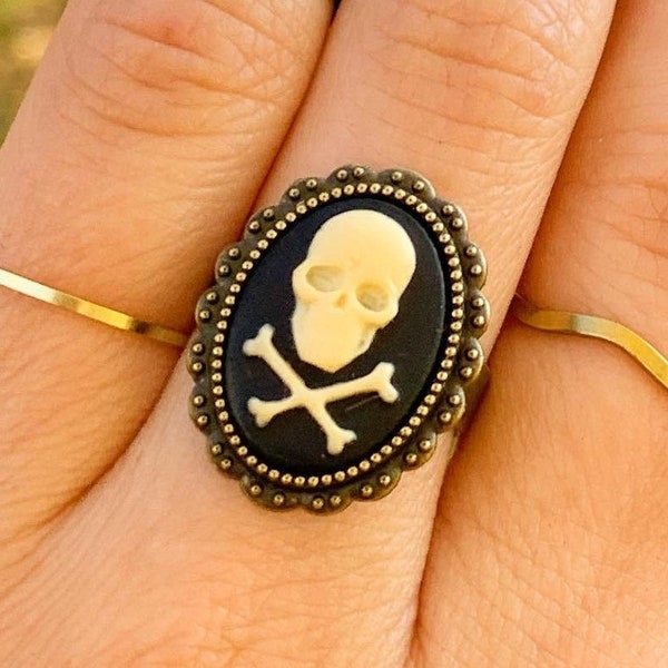 Skull Cameo Ring Skull and Crossbones Pirate Ring Jolly Roger Renaissance Faire Costume