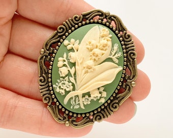 Green and Ivory Fairy Cameo Brooch Resin Goldtone Frame