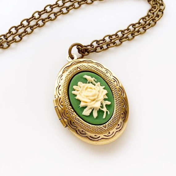 Hobby shop lobby lockets
