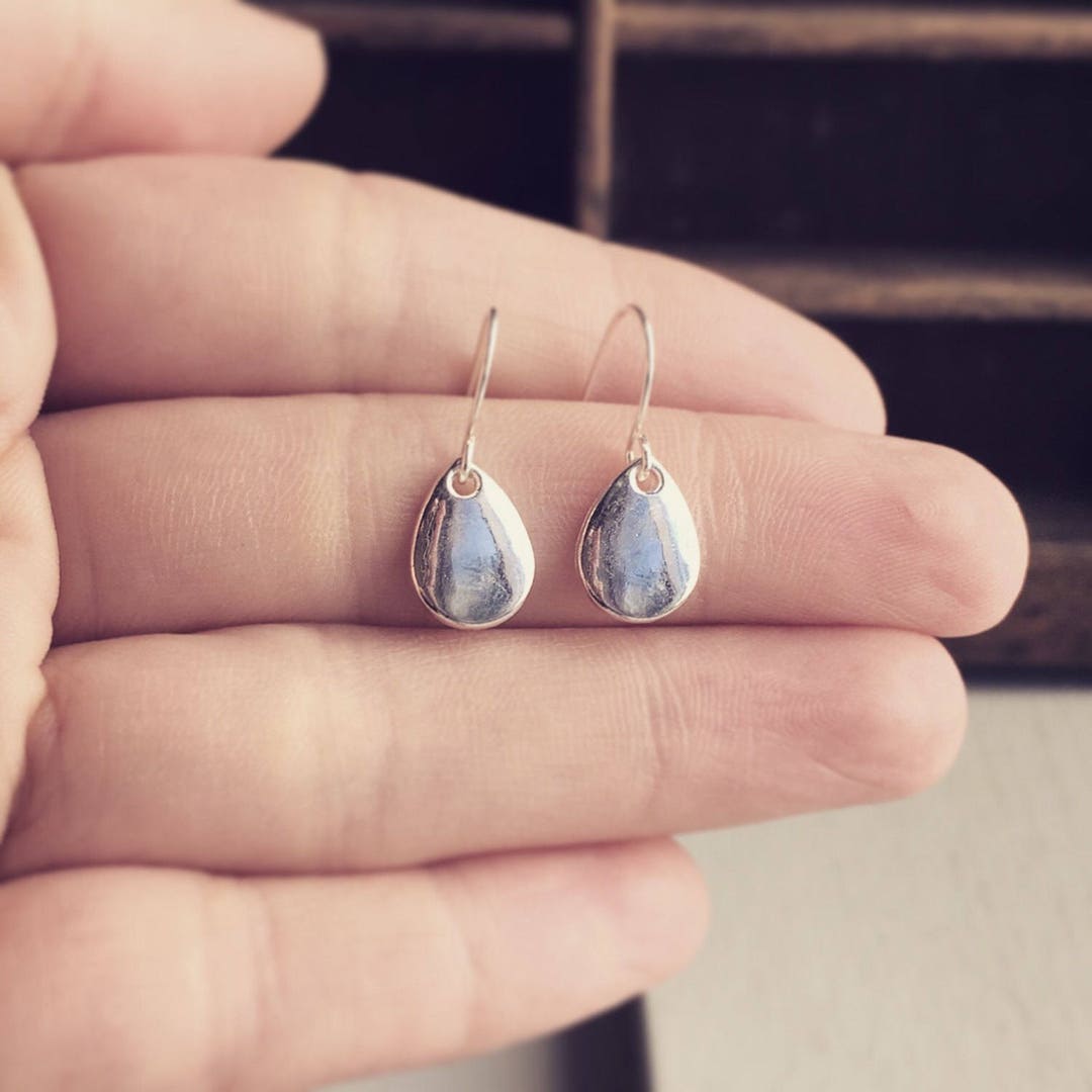 Silver Raindrop Earrings / Minimalist Little Rain Drops Silver Pierced Dangly Geometric Style Small Everyday Shiny Boho Tear Teardrop