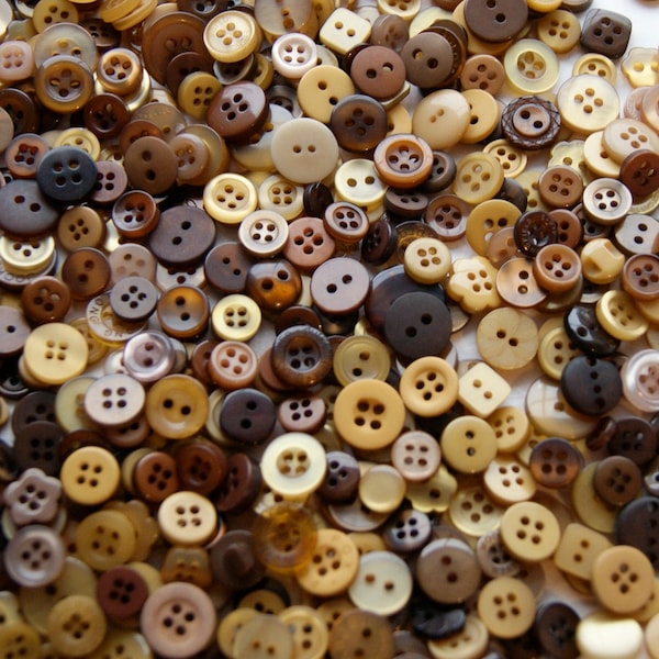 100 Buttons, Small  Brown Mix, Grab Bag, Crafting,  Jewelry, Collect (1383 a)
