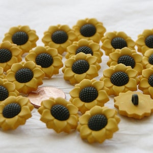 6 Sunflower Buttons 19mm, Yellow Brown Buttons Shank Plastic Resin (Ah 83a)
