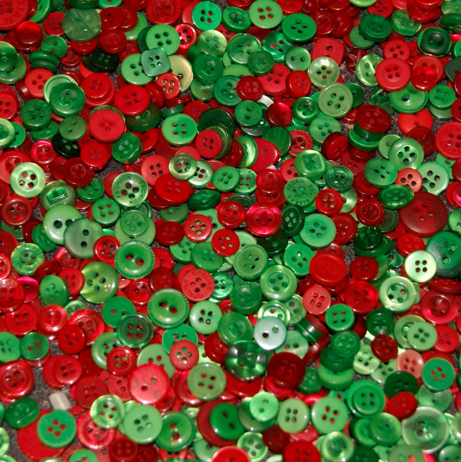 100 Buttons, Small Button Mix Christmas Buttons, Green and Red, Small ...