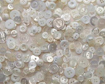 100 Botones Blancos Pequeños, Mixtos, Blanco Perla, Blanco Brillante, Blanco Roto, Transparentes (1280 B)