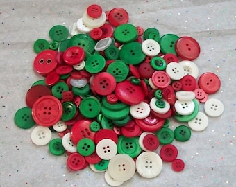 50  Green  Red  White  , Assorted sizes, Christmas Button Mix Sewing Crafting Jewelry Collect (1411)