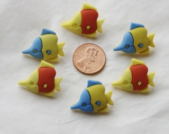 6 Tropical Fish Buttons, Embellishmest Buttons, 3 of each color, (SB 1)