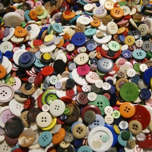 100 Button Rainbow Mix, All Colors, Assorted sizes, Sewing, Crafting, Jewelry, Collect (593) image 4