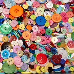 100 Button Rainbow Mix, All Colors, Assorted sizes, Sewing, Crafting, Jewelry, Collect (593)