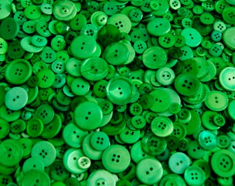100 Green Buttons  Mix Assorted sizes  Grab Bag  (1353)