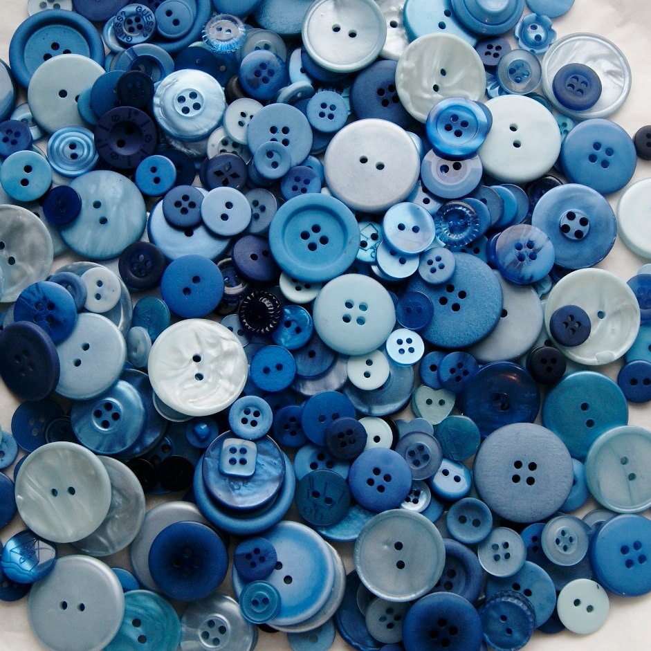 100 Blue Buttons, Blue mix, Blue Berry Mix, Royal Blue, Dark Blue, Sky Blue, Powder Blue, Navy Blue, Sewing, Crafting Jewelry Collect  (581)