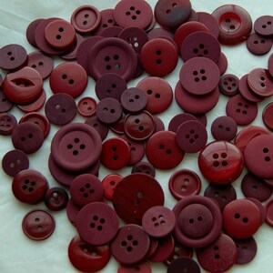 100 Cranberry Red Buttons, Wine Red, Burgundy, Crafting, Sewing, Jewelry - Collect (1624)