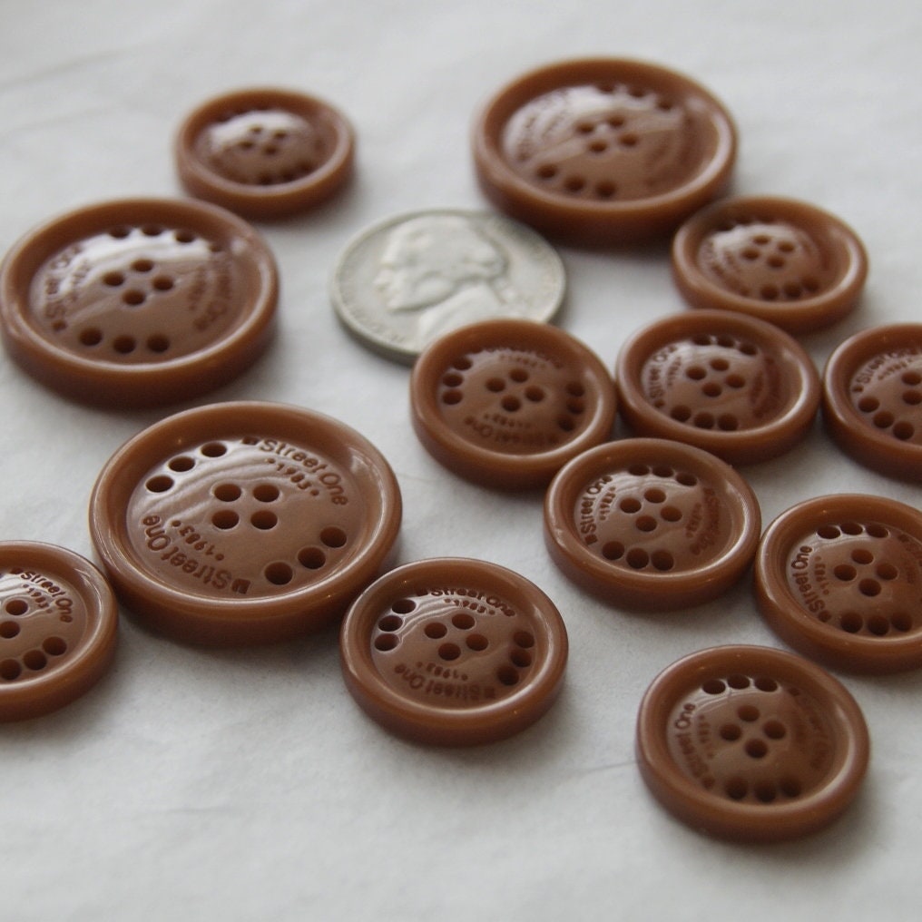 Brown 13/16 Buttons - Bag of 40+ – Make & Mend