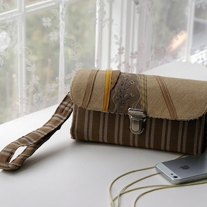 Embrague de cartera para teléfono inteligente -mediano/ iphone cartera de mujer rayas florales beige marrón espacioso estuche para teléfono celular único hecho a mano - LISTO PARA ENVIAR