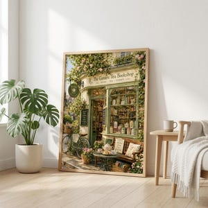Peut inclure: Une impression d'art mural encadrée représentant une devanture intitulée The Garden Tea Bookshop. La scène montre une façade en bois vert, un vélo avec un panier de fleurs, un banc en bois avec un service à thé et des roses grimpantes.