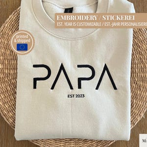 Personalised Embroidered Papa Hoodie with Year, Custom Dad Sweatshirt, New Dad Announcement, Custom Embroidered Father Birthday Gift
