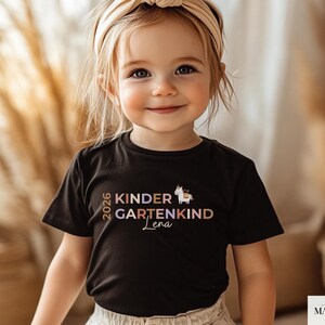 Personalisiertes Kindergartenkind Shirt Dino für Kindergartenstart, Geschenk für Start Kita, T-Shirt mit Namen Erster Kindergartentag imagem 6