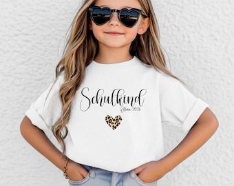 Schulkind Shirt Mädchen personalisiert | T-Shirt Einschulung 2026 mit Name Leopard Herz | Erstklässlerin Geschenk Schulanfang