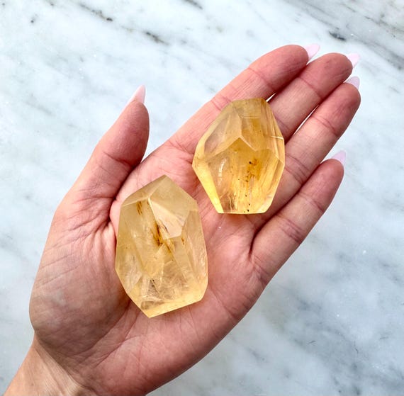 美しい内包物を持つゴールデンヒーラーフリーフォーム - Etsy 日本 美しい内包物を持つゴールデンヒーラーフリーフォーム - Etsy 日本