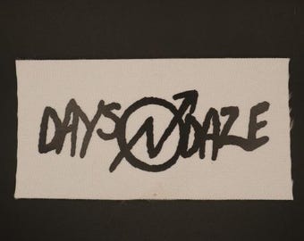 Parche con el logo de Days n Daze