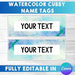 Op de afbeelding: Twee rechthoekige naamlabels met aquarel achtergronden in blauw- en groentinten, elk met een wit tekstvak met de tekst "YOUR TEXT". De bovenkant van de afbeelding luidt "WATERCOLOR CUBBY NAME TAGS". De onderkant van de afbeelding luidt "FULLY EDITABLE IN Canva."