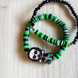 Horror Beaded Bracelet – horror character, Black & Neon Green Heishi Beads, Creepy Cute Halloween Jewelry, Spooky Horror Gift