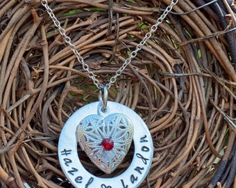 Collana fai da te con pietra portafortuna del latte materno, personalizzata e timbrata a mano