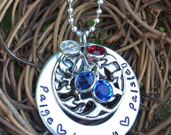 Collar personalizado con árbol genealógico estampado a mano