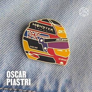 Oscar Piastri 2025 F1 Helmet Enamel Pin – McLaren Racing Fan Collectible | Motorsport Gift