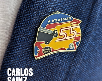 Pin esmaltado del casco de Carlos Sainz de la F1 de 2025: artículo de colección del piloto de carreras.