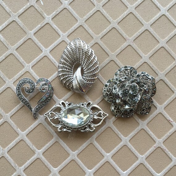 Grey Leather Brooch Set Circa 1980/'s Vintage Post Earrings Silver Tone