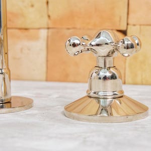 Polished Brass Bathroom Faucet: 3-Hole Deck Mount Vanity Sink image 5