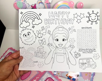 Puede incluir: Una página para colorear en blanco y negro con un tema de feliz cumpleaños. La página presenta a una niña con un arcoíris, un sol, una búsqueda de palabras, un laberinto y bloques con letras. El texto "Feliz cumpleaños" está escrito en letras grandes en la parte superior de la página.