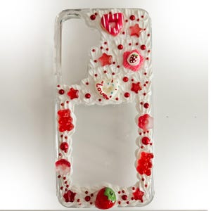 Handgemachte Kawaii Handyhülle mit Fotokartenfach – Personalisierbar mit Kpop Idol & Charms