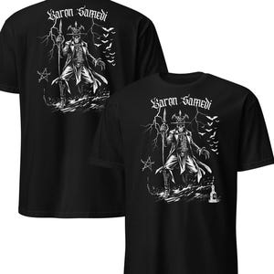 maqueta de Camiseta de manga corta unisex de Baron Samedi color negro, una prenda única que combina magia y simbolismo espiritual en un diseño gotico para amantes del esoterismo y la magia vudu
