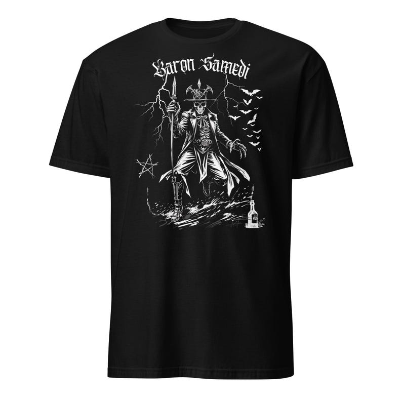 maqueta frontal de Camiseta de manga corta unisex de Baron Samedi color negro, una prenda única que combina magia y simbolismo espiritual en un diseño gotico para amantes del esoterismo y la magia vudu