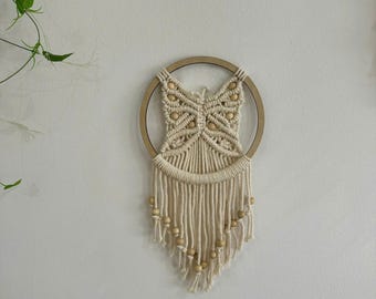 Motyl makrama, boho ścienna ozdoba, prezent do akademika, ręcznie robiona sztuka ścienna makrama, prezent dla mamy, prezent na dzień matki, wyjątkowa dekoracja - H013