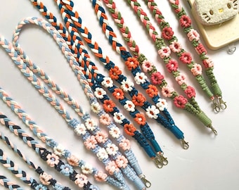 Boho Macrame Daisy Flower Strap, Macramé ID Badge Holder, Daisy Macrame Lanyard, Macrame Phone Strap, Flower Keychain, Gift For Her  - H016