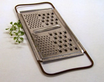 Vintage Cheese Grater, Lightly Rusted Metal Food Grater, Rusty Cheese Grater, Farmhouse Decor, Rustic Kitchen Decor, Rusty Grater