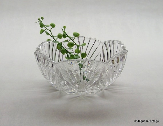 Noritake Crystal Bowl: Vintage 'Crystal Treasury' Fan Design