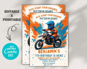 Pode incluir: Um convite de aniversário com um desenho animado de uma criança a andar de motocross. O convite é decorado com respingos de tinta azul e laranja e confeti. O texto diz "Kick start your engines, put'em in gears. Benjamin's 7th Birthday is here. Sunday, July 10, 03:00 PM. Benjamin's Race Track, Toledo, OH 43612. RSVP to John at 888-777-777."