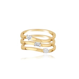 Ring i sterlingsilver med tre rader och flera former av diamanter Ring med flera rader Ring med tre stenar Ring med tre rader Ring med finslipade diamanter Ring med blandade slipningar