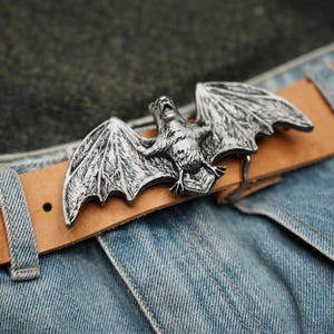 Bat Belt Buckle, Gothic 3D Winged Bat Accessory for Men, Handmade Halloween Punk Metal Belt Buckle, Gift for Biker Cosplay,DIY Belt Decor
