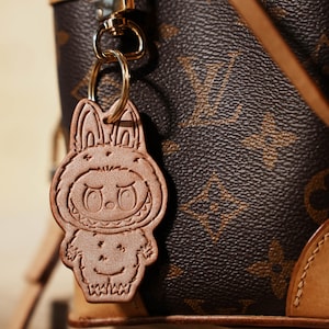 Labubu Leder Charm Blind Box Schlüsselbund Geheimnis Farbe süsse 2D Taschenanhänger Zufällig Handgemacht Geschenk Überraschung Labubu Doll Anhänger