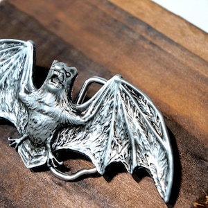 Bat Belt Buckle, Gothic 3D Winged Bat Accessory for Men, Handmade Halloween Punk Metal Belt Buckle, Gift for Biker Cosplay,DIY Belt Decor